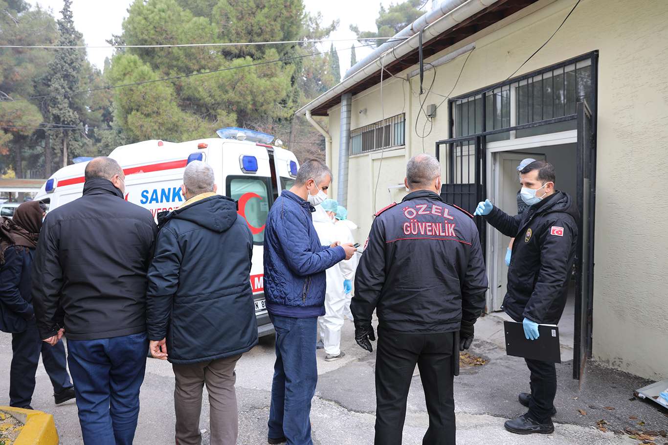Hastanedeki yangında ölenlerin cenazeleri Adli Tıp Kurumuna kaldırıldı